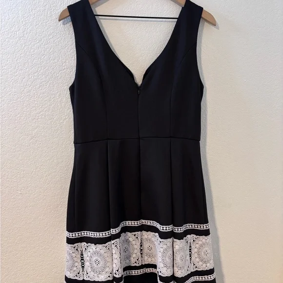 Alya Black Dress with White Lace Accents Lined Size M - Picture 2 of 6